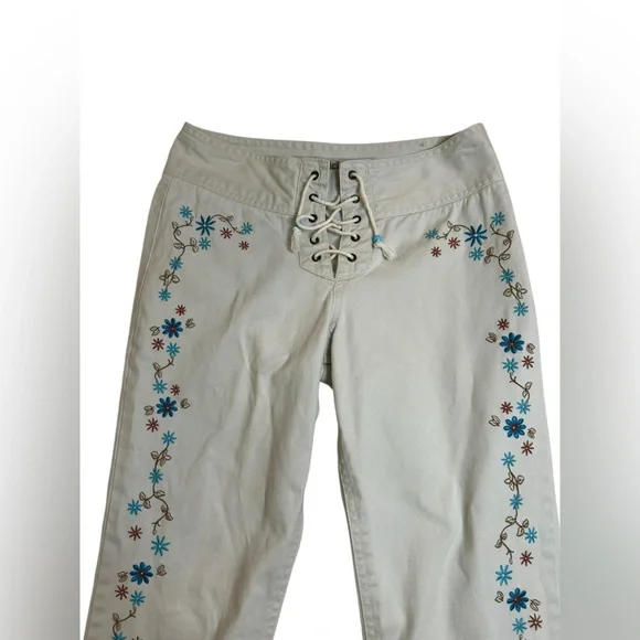 ⭐️SOLD⭐️ Y2K Festival Fairy Mudd Lace-Up Low Rise Floral Embroidered Flare Jeans - Picture 4 of 16